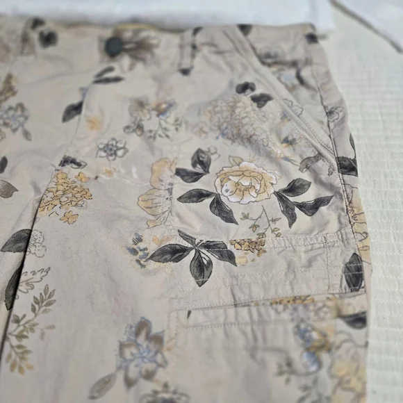 Women's Democracy "Flex"-ellent Beige Floral Crop Pants Size 12 - Picture 3 of 14